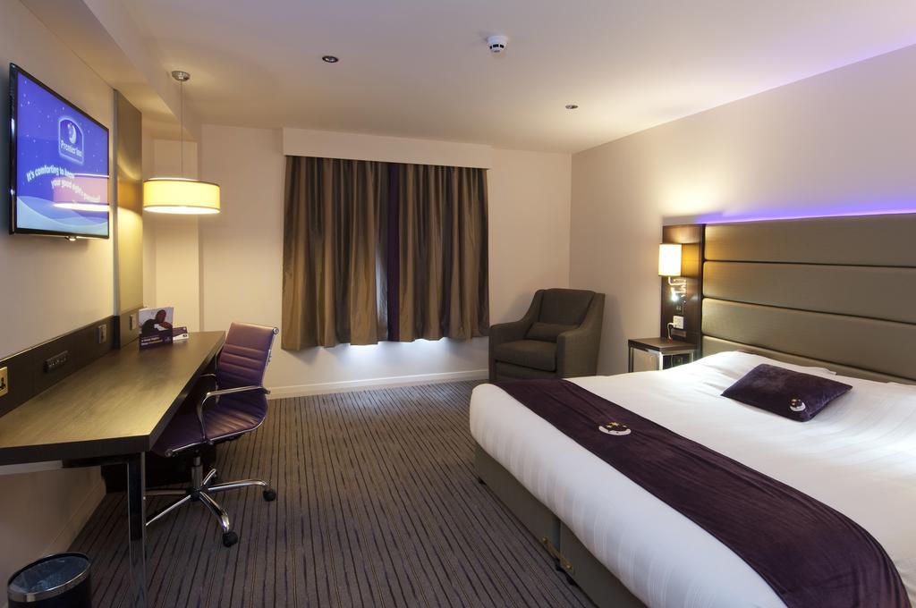 Premier Inn Oldham Central Exterior photo